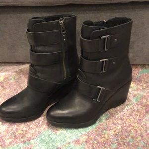 Sorel black leather boots
